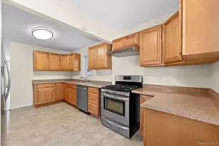 109 Laurel St, Patchogue, NY 11772 - Photo 16