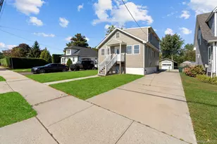 109 Laurel St, Patchogue, NY 11772 - Photo 2
