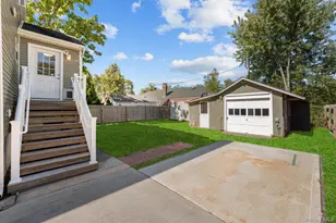 109 Laurel St, Patchogue, NY 11772 - Photo 34