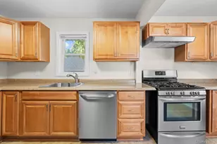 109 Laurel St, Patchogue, NY 11772 - Photo 14