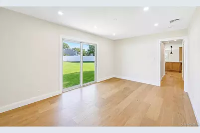25 Crater Lake Drive, Coram, NY 11727 - Photo 18