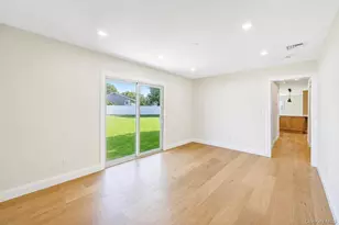 25 Crater Lake Dr, Coram, NY 11727 - Photo 18