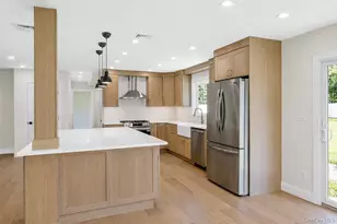 25 Crater Lake Dr, Coram, NY 11727 - Photo 20