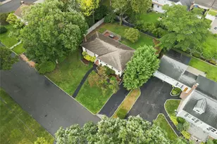23 Roy Ave, West Islip, NY 11795 - Photo 22