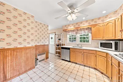 23 Roy Avenue, West Islip, NY 11795 - Photo 10
