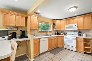 306 McCall Ave, West Islip, NY 11795 - Photo 10