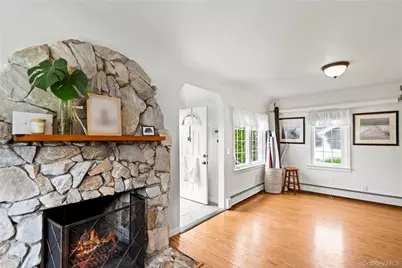 306 McCall Avenue, West Islip, NY 11795 - Photo 4