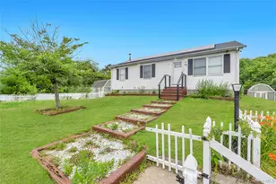 23 Hemlock Dr, Mastic Beach, NY 11951 - Photo 4