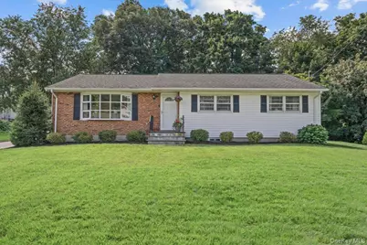 15 Robinson Avenue, Bedford Hills, NY 10507 - Photo 1