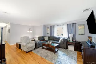 17 Jerome St, Smithtown, NY 11787 - Photo 4