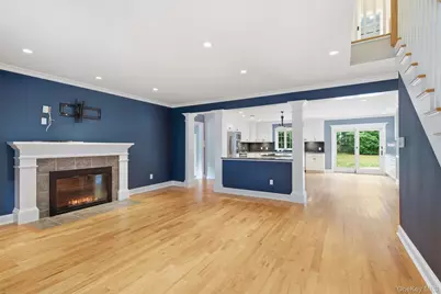 65 E Rogues Path, Huntington, NY 11746 - Photo 8