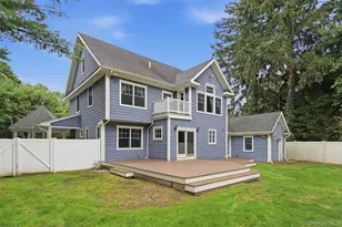 65 E Rogues Path, Huntington, NY 11746 - Photo 32
