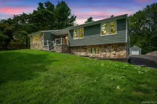 40 Lakeside Dr, Centerport, NY 11721 - Photo 2