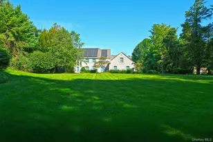 7 Saw Mill Ln, Cold Spring Harbor, NY 11724 - Photo 2