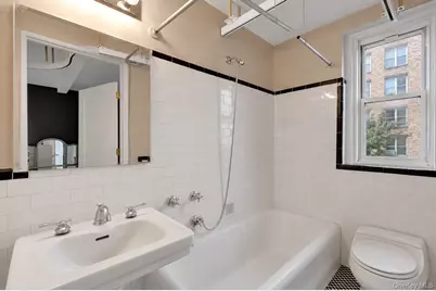 433 W 34th Street #2N, New York, NY 10001 - Photo 8