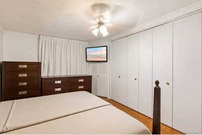902 E 232nd Street, Bronx, NY 10466 - Photo 14