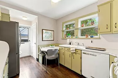185 Crocus Avenue, Floral Park, NY 11001 - Photo 10