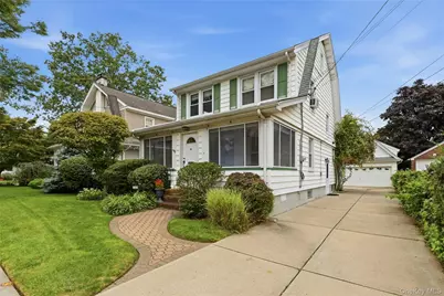 185 Crocus Avenue, Floral Park, NY 11001 - Photo 2