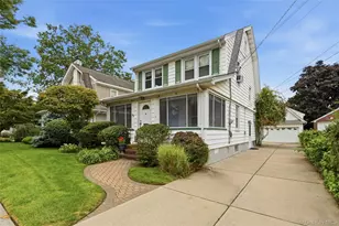 185 Crocus Ave, Floral Park, NY 11001 - Photo 2
