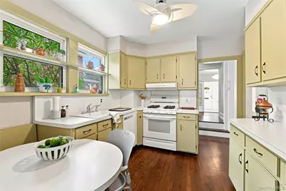 185 Crocus Avenue, Floral Park, NY 11001 - Photo 12