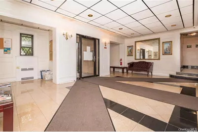 7 Bond Street #3B, Great Neck, NY 11021 - Photo 2