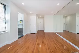 7 Bond St, Great Neck, NY 11021 - Photo 4