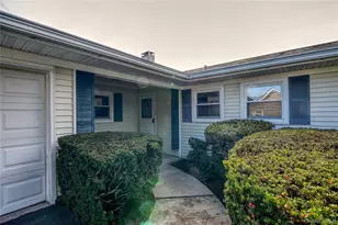 7 Tinder Ln, Lake Grove, NY 11755 - Photo 4