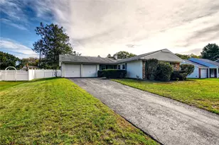 7 Tinder Ln, Lake Grove, NY 11755 - Photo 2