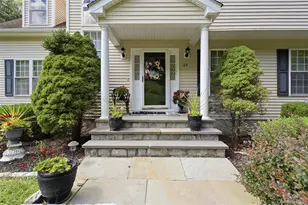 49 Millstream Ct, Pawling, NY 12564 - Photo 2