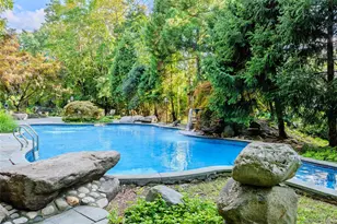 10 Redbridge Ct, East Setauket, NY 11733 - Photo 4