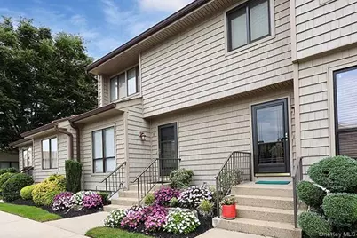 11 Stanford Court #B, Wantagh, NY 11793 - Photo 2
