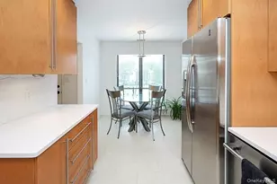 11 Stanford Ct, Wantagh, NY 11793 - Photo 6