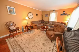 2297 Girard Pl, Merrick, NY 11566 - Photo 10