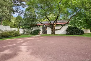 347 Duck Pond Rd, Locust Valley, NY 11560 - Photo 4