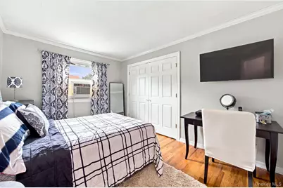 5 Conway Court, Glen Cove, NY 11542 - Photo 14