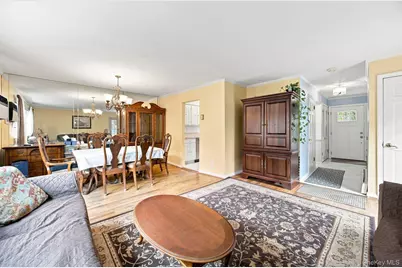 5 Conway Court, Glen Cove, NY 11542 - Photo 6
