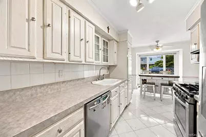 5 Conway Court, Glen Cove, NY 11542 - Photo 10