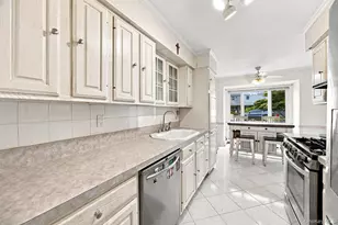5 Conway Ct, Glen Cove, NY 11542 - Photo 10