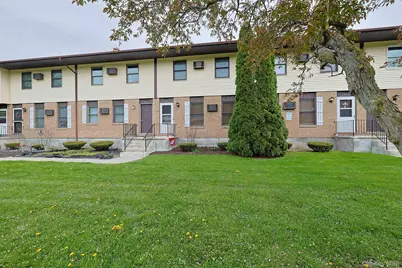 204 Parr Meadow Drive #2D, Newburgh, NY 12550 - Photo 2