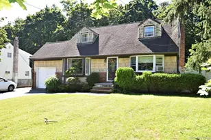 90 Cornell Dr, Smithtown, NY 11787 - Photo 2