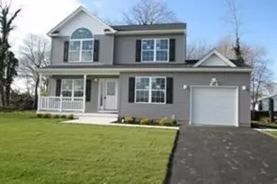648 Bayview Ave, Bellport, NY 11713 - Photo 2