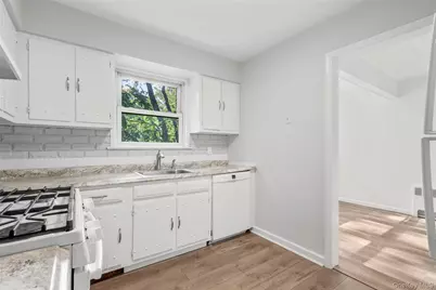 907 Palmer Avenue #C2, Mamaroneck, NY 10543 - Photo 12