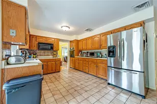37 Buckingham Dr, Dix Hills, NY 11746 - Photo 12