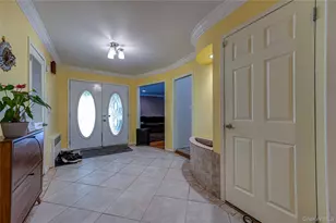 37 Buckingham Dr, Dix Hills, NY 11746 - Photo 4