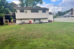 1556 N Gardiner Dr, Bay Shore, NY 11706 - Photo 14