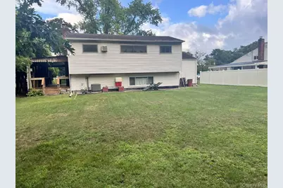 1556 N Gardiner Drive, Bay Shore, NY 11706 - Photo 12