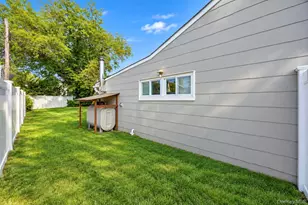 35 Meeting Ln, Hicksville, NY 11801 - Photo 24
