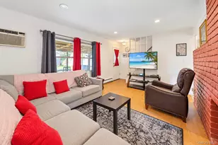 35 Meeting Ln, Hicksville, NY 11801 - Photo 4