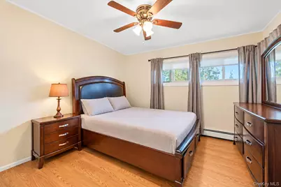 35 Meeting Lane, Hicksville, NY 11801 - Photo 10