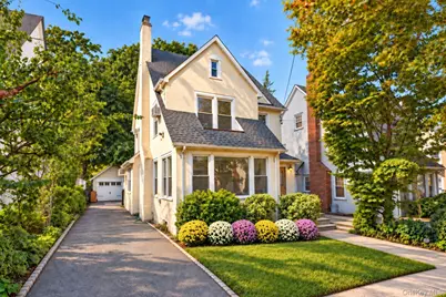 37 Jayson Avenue, Great Neck, NY 11021 - Photo 2